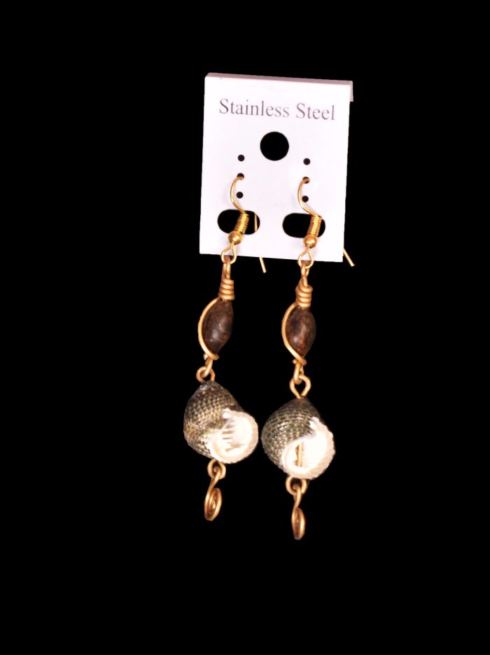 cowrie shell earrig - Copy