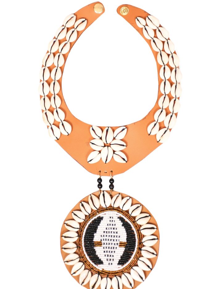 Brown leather-cowrieshel chocker